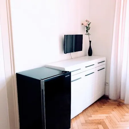 Black & White Flat For 2 / Peaceful / Jewish Quarter アパート プラハ