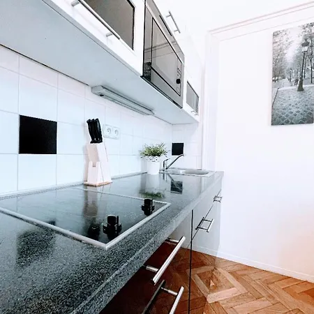 Black & White Flat For 2 / Peaceful / Jewish Quarter プラハ